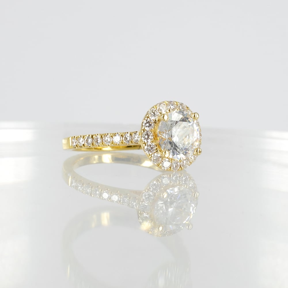 Image of 18ct yellow gold cluster diamond ring. PJ5784