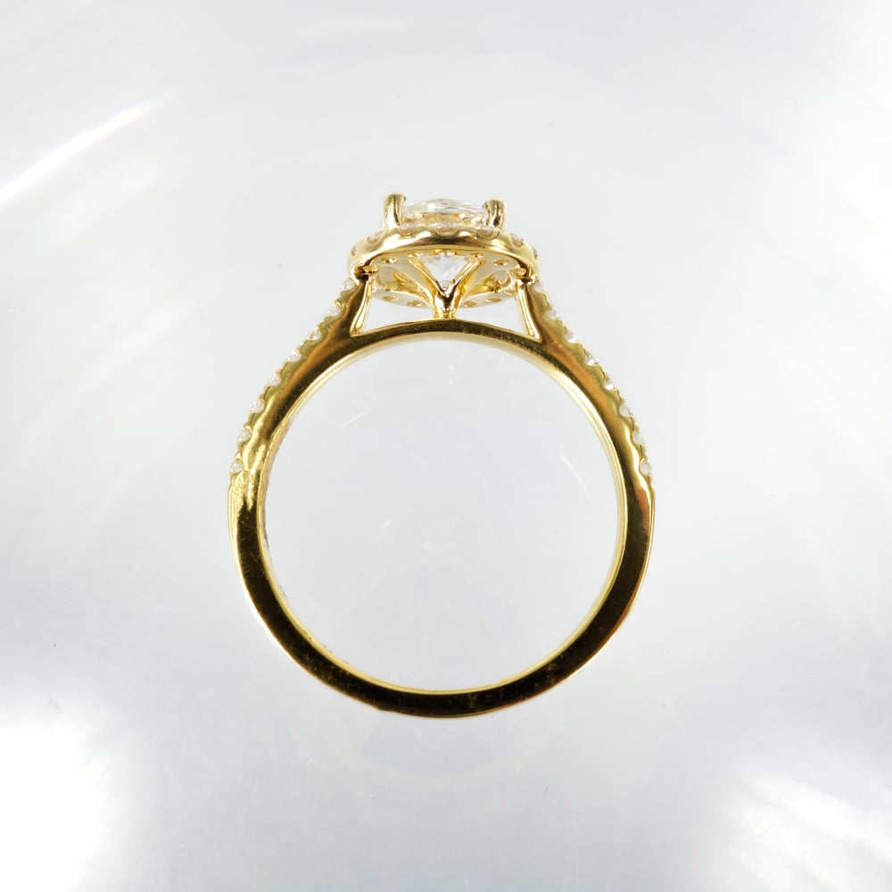 Image of 18ct yellow gold cluster diamond ring. PJ5784