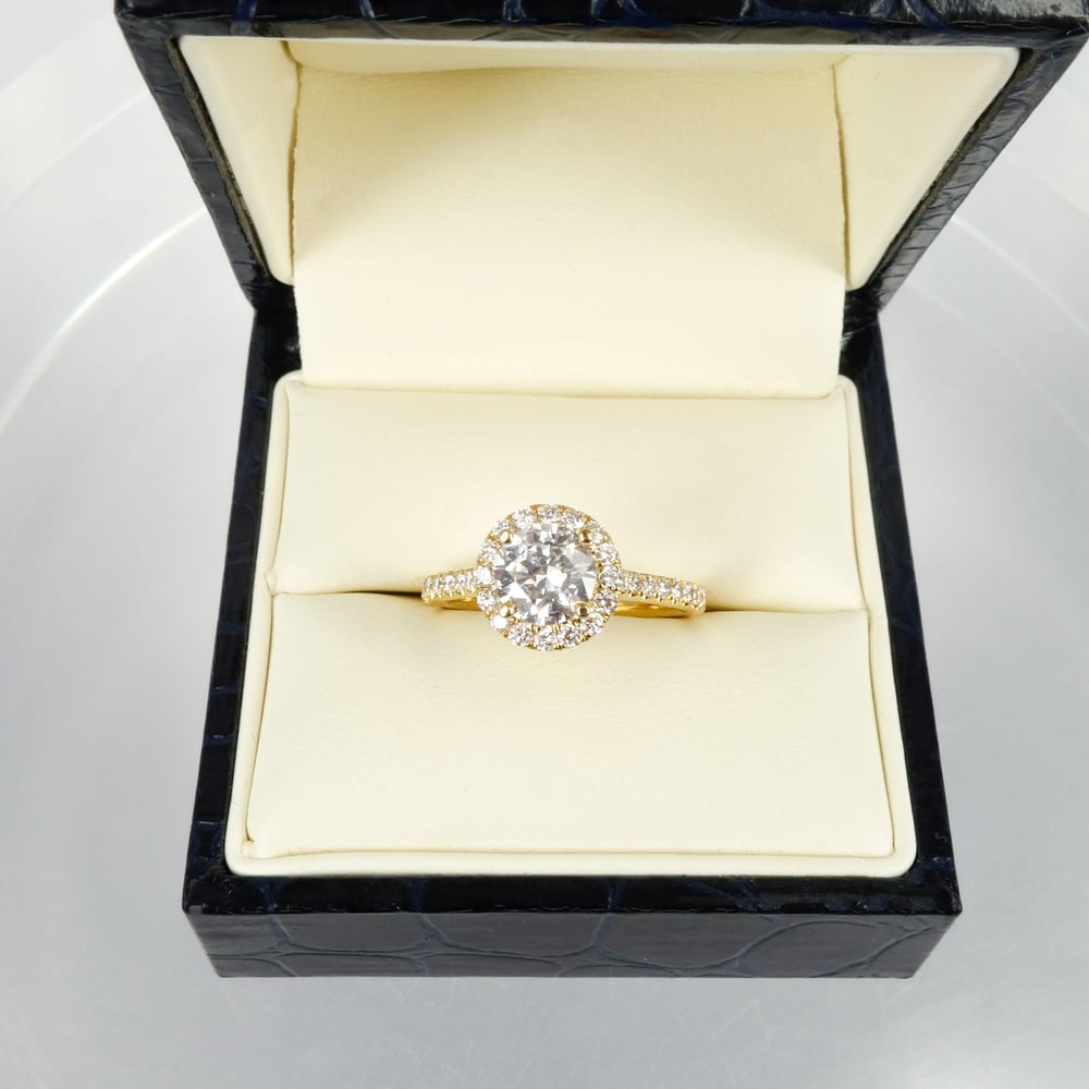 Image of 18ct yellow gold cluster diamond ring. PJ5898
