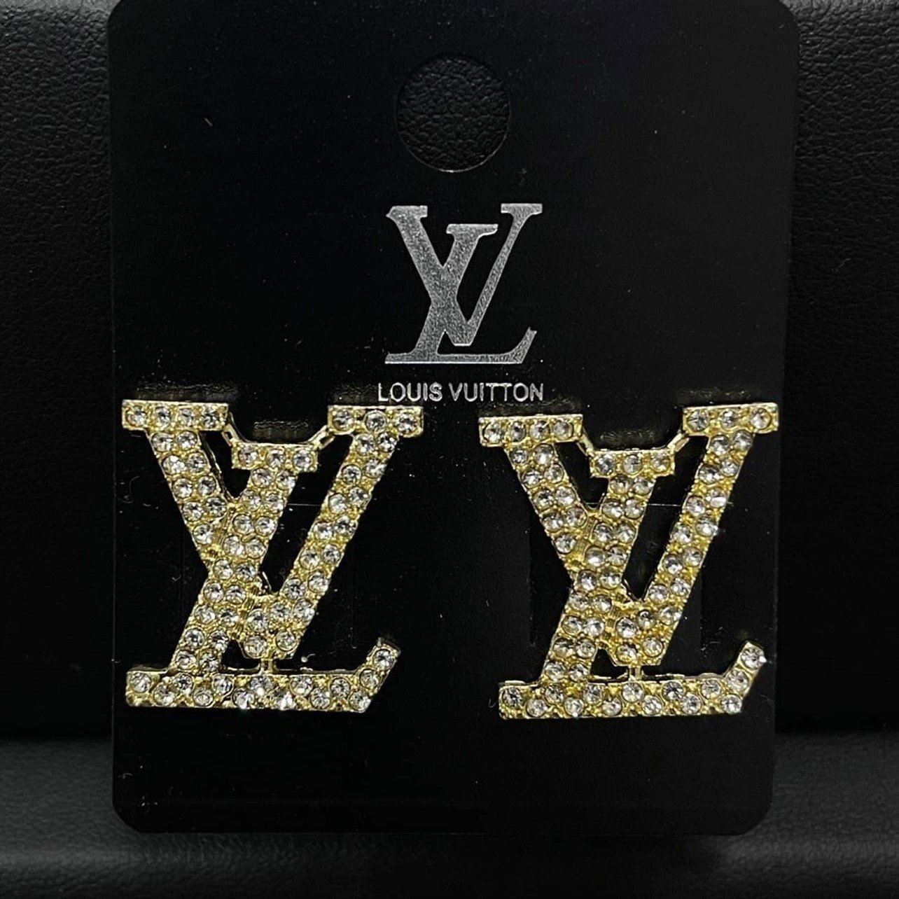LV Round Stud  Fisher's beauty line