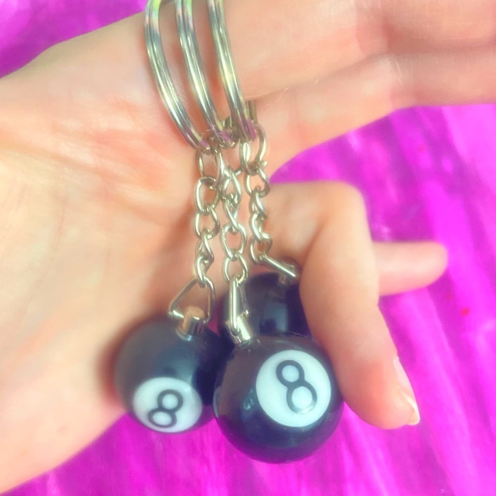 Image of LUCKY EIGHT BALL KEYCHAIN