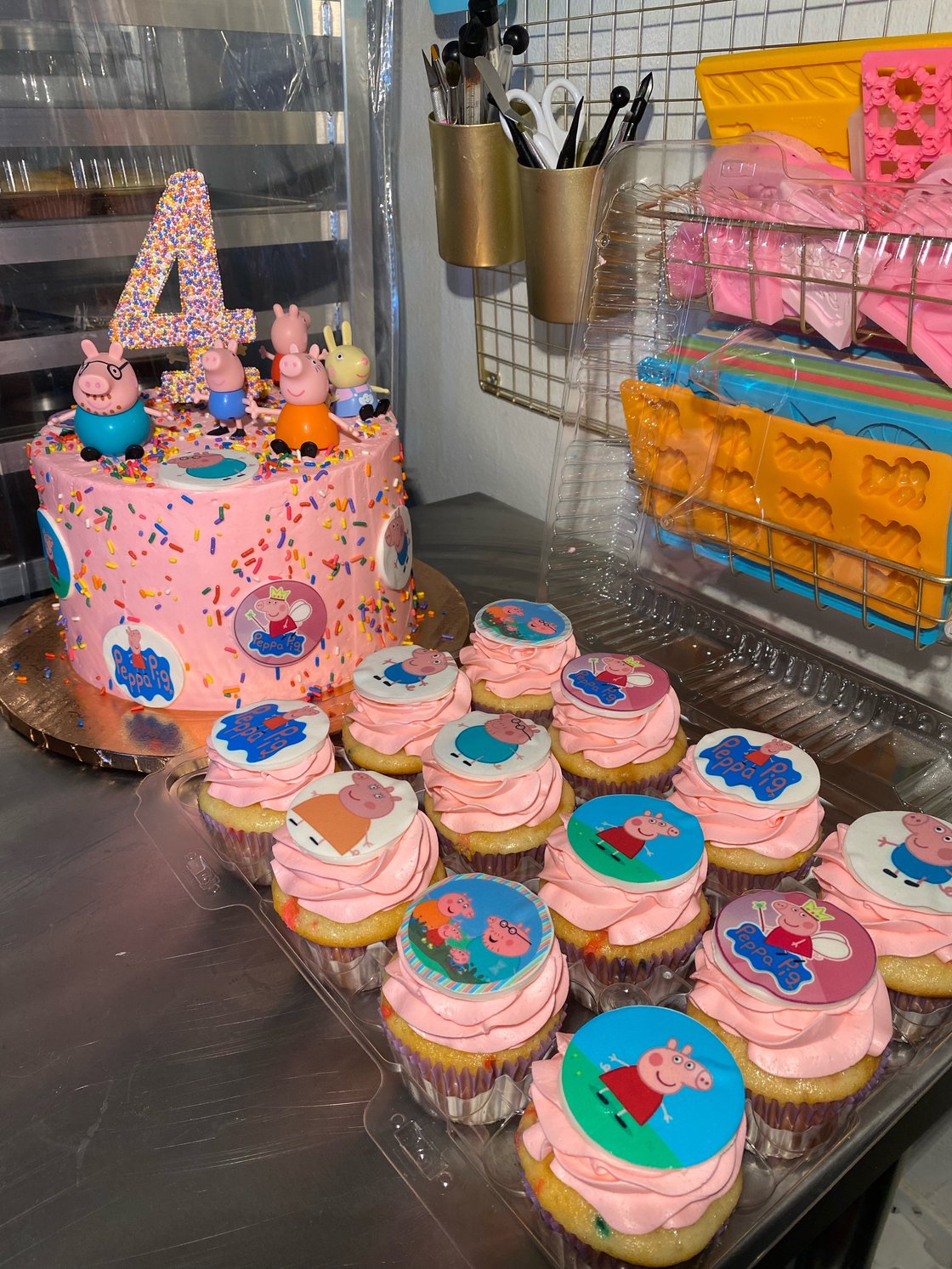 Image of Kids  Cake with Matching Cupcakes 