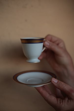 Image of Feine Espresso/Mokkatasse mit gemustertem  Goldrand von Hutschenreuter