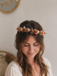 Image 2 of Couronne de fleurs terra cotta