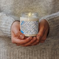 Image 1 of DBB Dominique En Bus Plan de Roseau 9oz Soy Candle