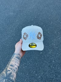 Image 2 of SOFT NEUTRAL TONE NEW YORK YANKEES CUSTOM FITTED CAP