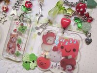 Image 5 of resin clover keychains.𖥔 ݁ ˖𓂃.☘︎ ݁