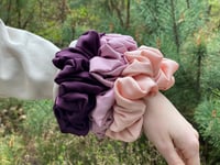 Image 7 of SCRUNCHIE STANDARD + OVERSIZED HEATHER/WRZOS