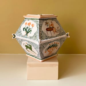 Image of Arranging Flowers Caddy - Romantic Vase