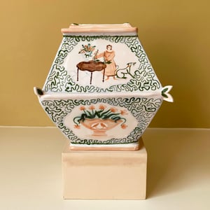 Image of Arranging Flowers Caddy - Romantic Vase