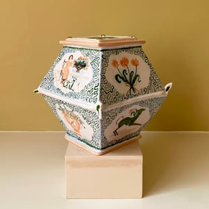 Image of Arranging Flowers Caddy - Romantic Vase