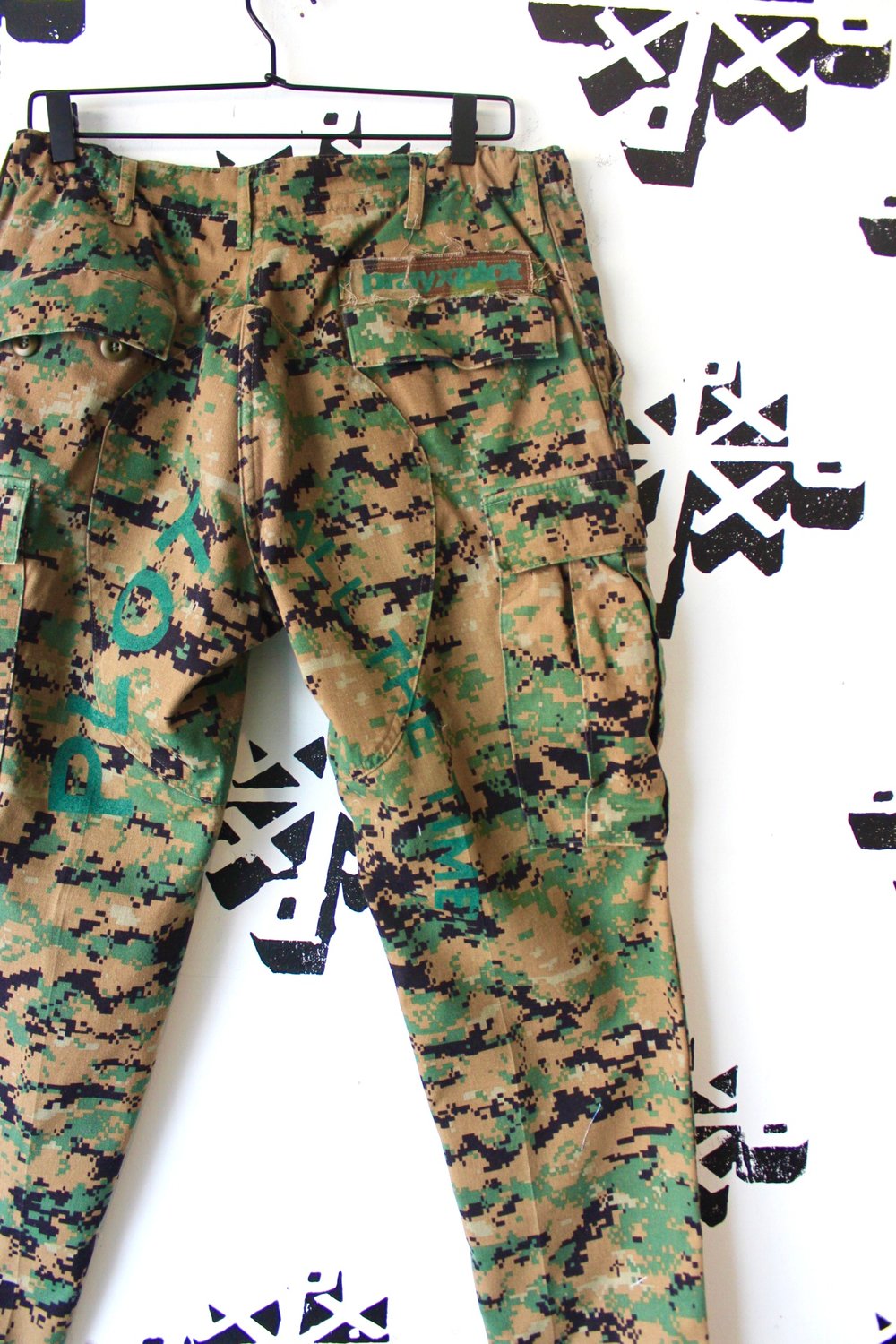 this how we coming camo cargo pants 