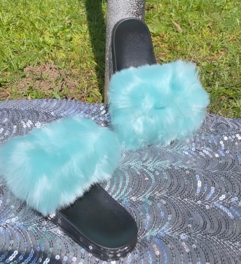 Image of “Lengthy Lady Slides” (Summer 2021)