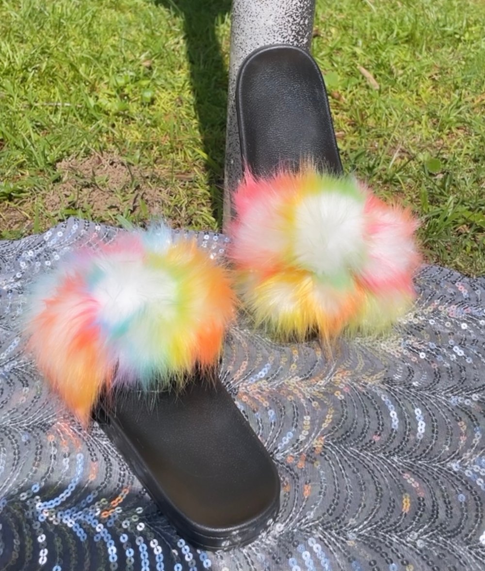 Image of “Lengthy Lady Slides” (Summer 2021)