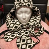 Hooded neck pillow set.