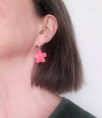 Image 3 of Boucles d'oreille SAKURA - Rose fuchsia