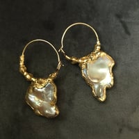 Image 2 of LUMINOUS pearl hoops II