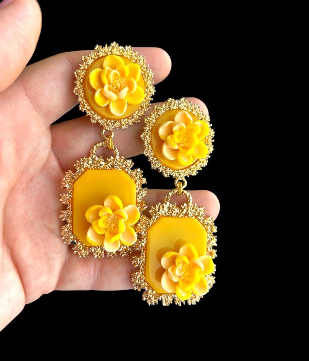 Image of Flores Monocromáticas earrings
