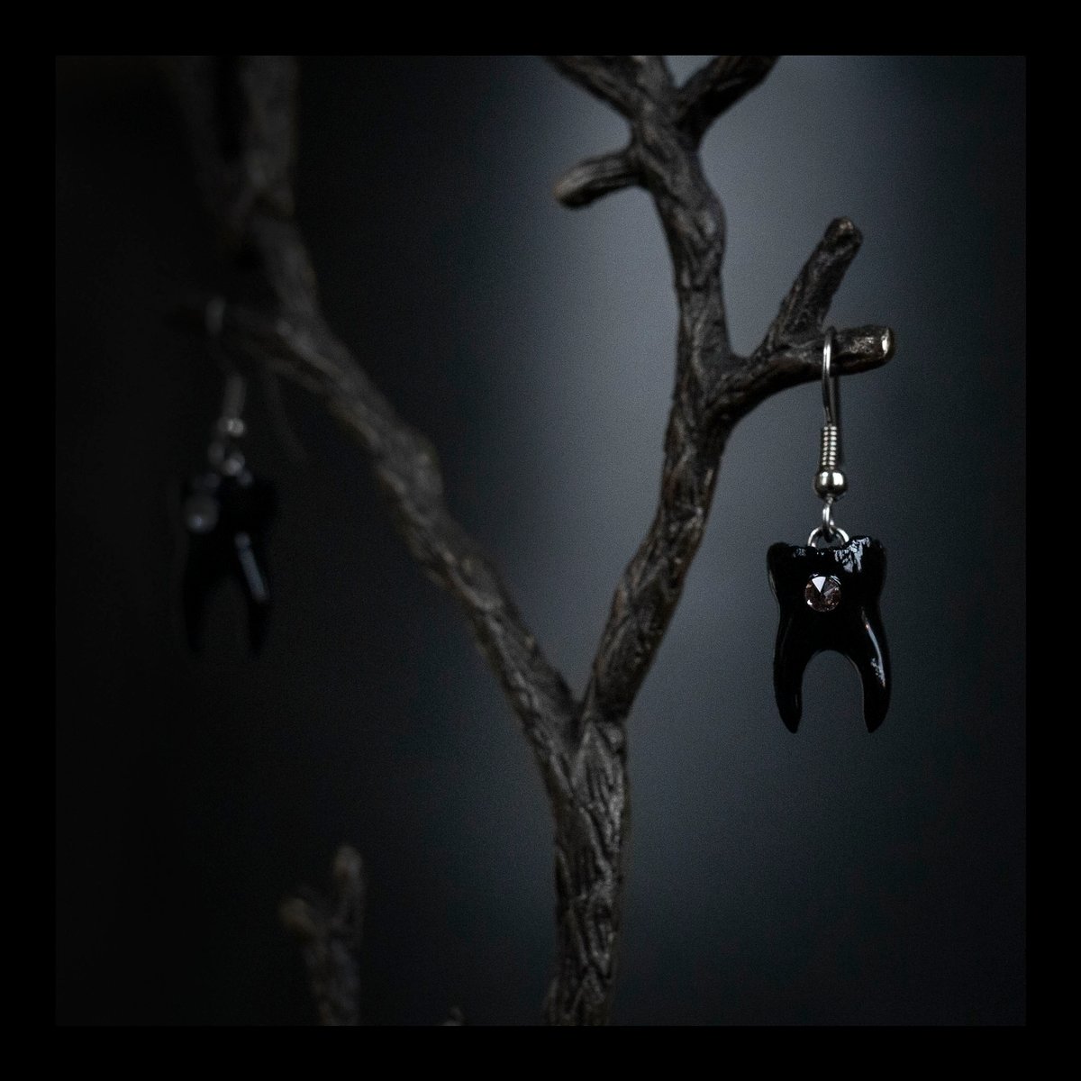 PRE-ORDER: Swarovski Tooth Gem 2-Root Molar Earrings in Glossy Black