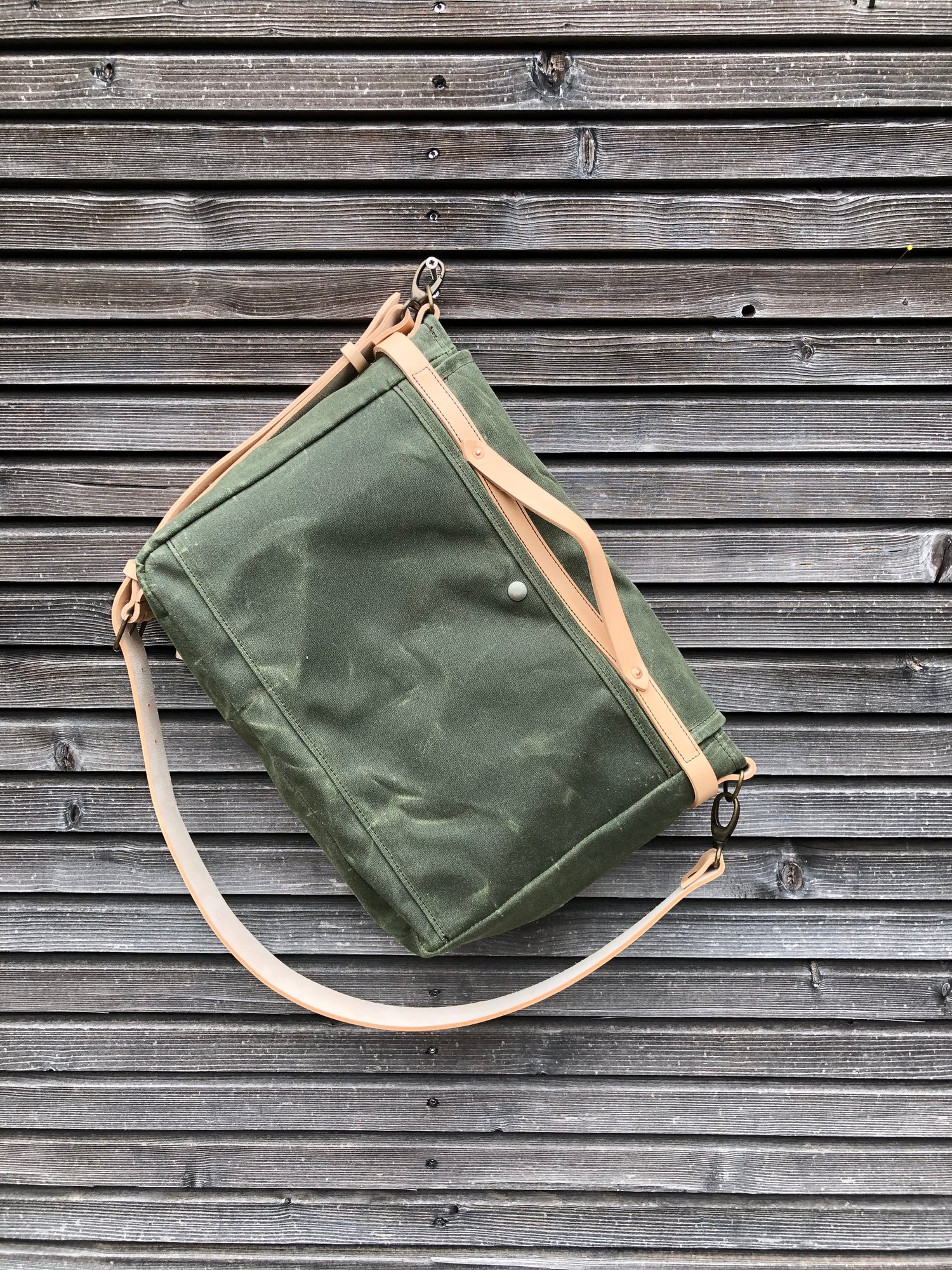 Olive green messenger bag in waxed canvas Musette with
