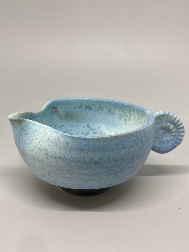 SMALL POURING BOWL