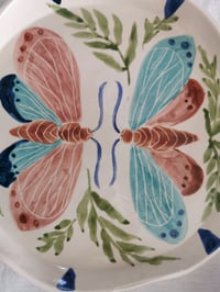 Image 3 of Set de dos platos con decoración de insectos. 