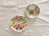 Image 1 of Set de dos platos con decoración de insectos. 