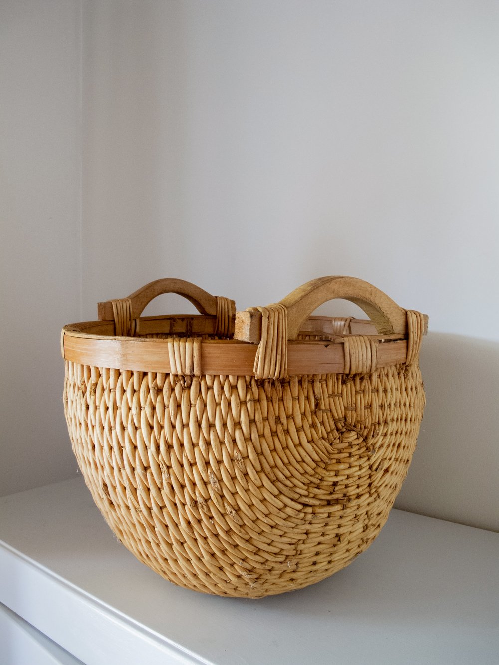 Image of round basket *only pick-up/local delivery