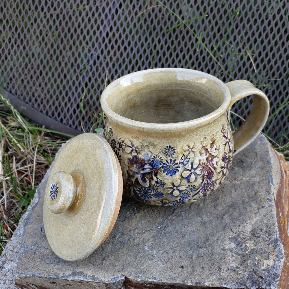 Image of Globe Mug with Lid: Mountain Flower Honey