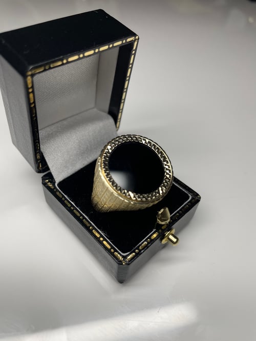 Image of The Water And Gold 9K Gold Wood Grain Mount Onyx Ring 