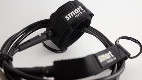 Image of medium wave surf leash