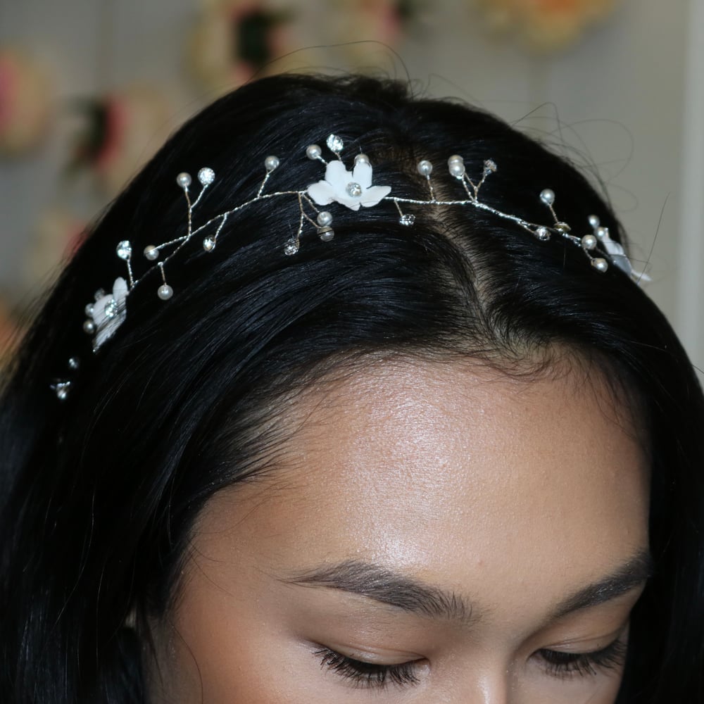 Image of White Floral Wire Headband