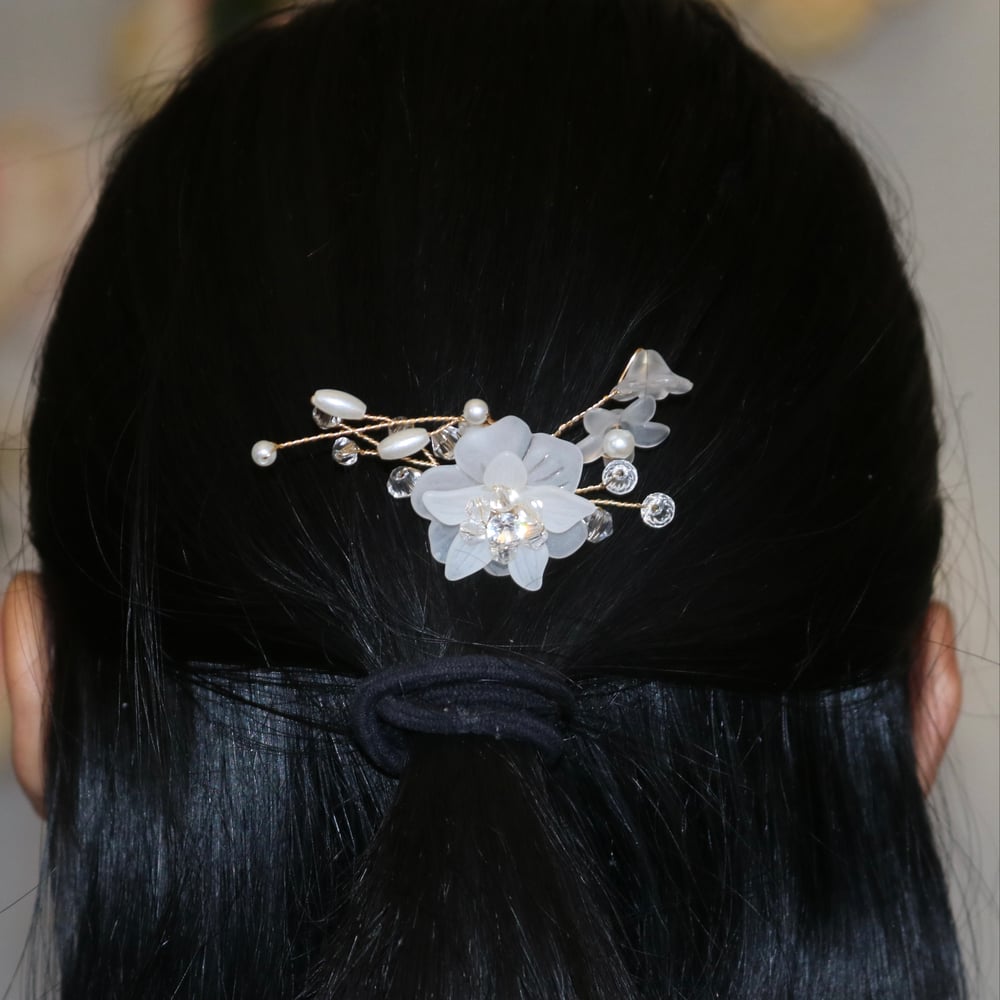 Image of Transparent Floral Single Hair Pin
