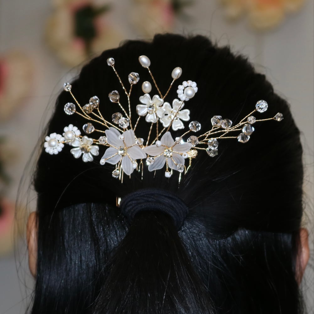 Image of Large Transparent Floral Hair Pin