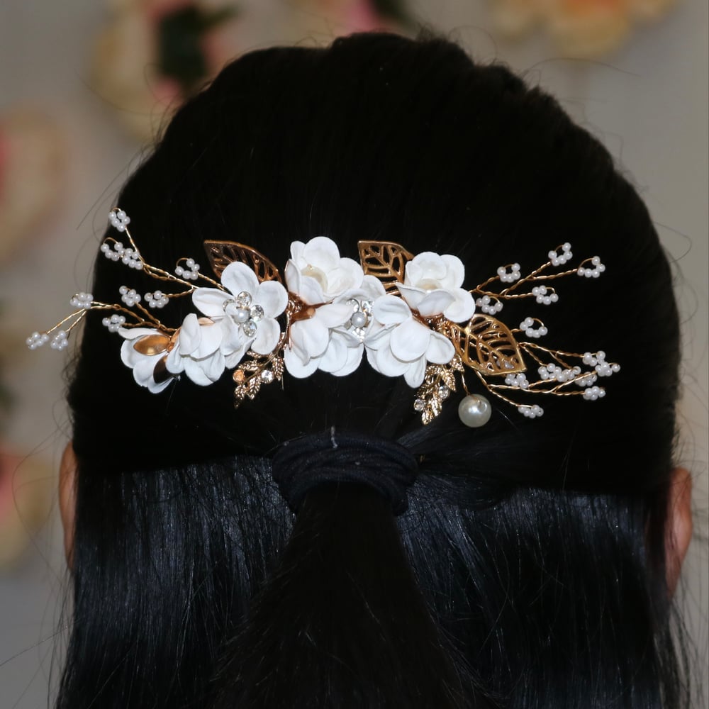 Image of Large White Floral Hair Pin
