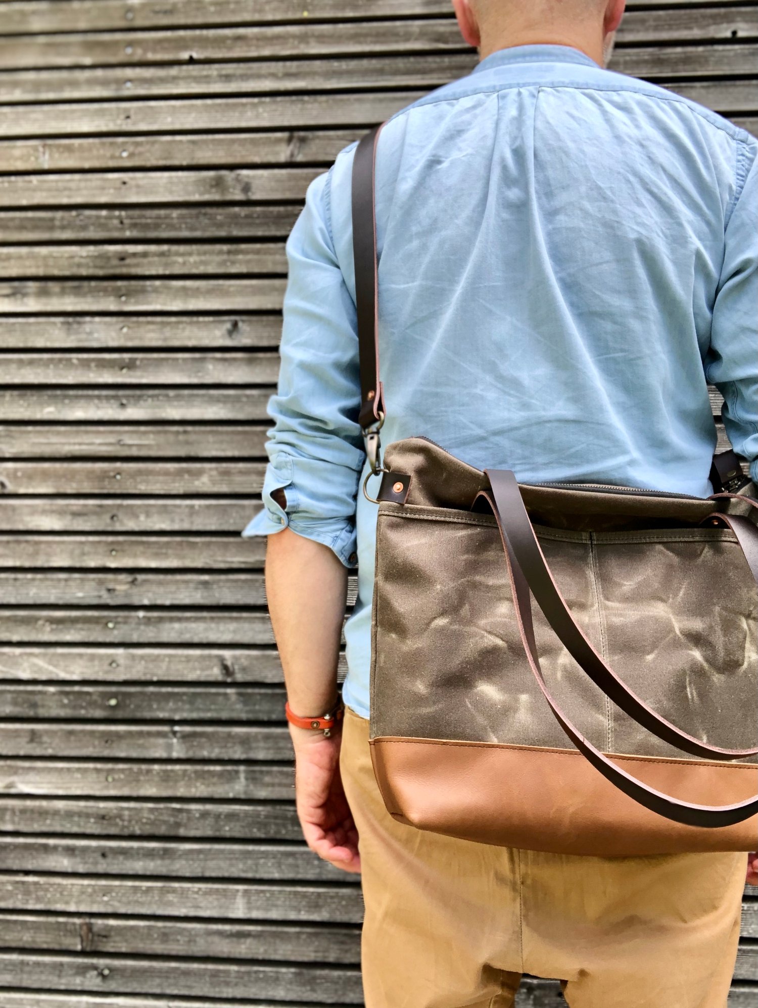 Image of Tote bag in field tan waxed canvas, with adjustable and detachable shoulder strap 
