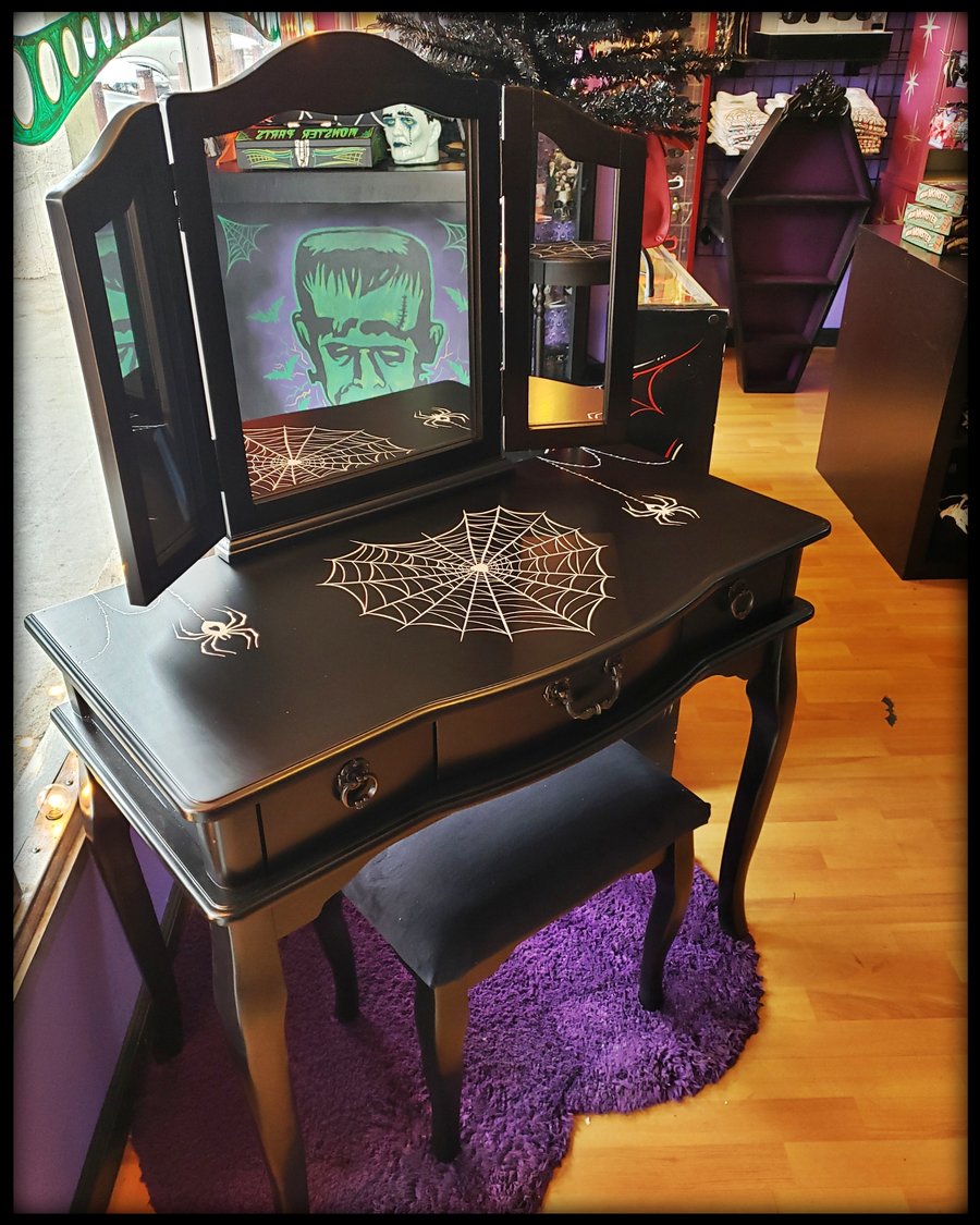 Image of Webbed Heart Vanity