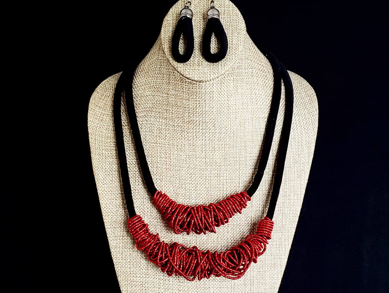 Image of Velour Black/Wine Necklace Set 