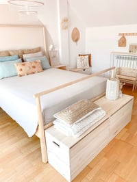 BAÚL DE MADERA MACIZA DE PIO COMO GUARDADOR DE SABANAS