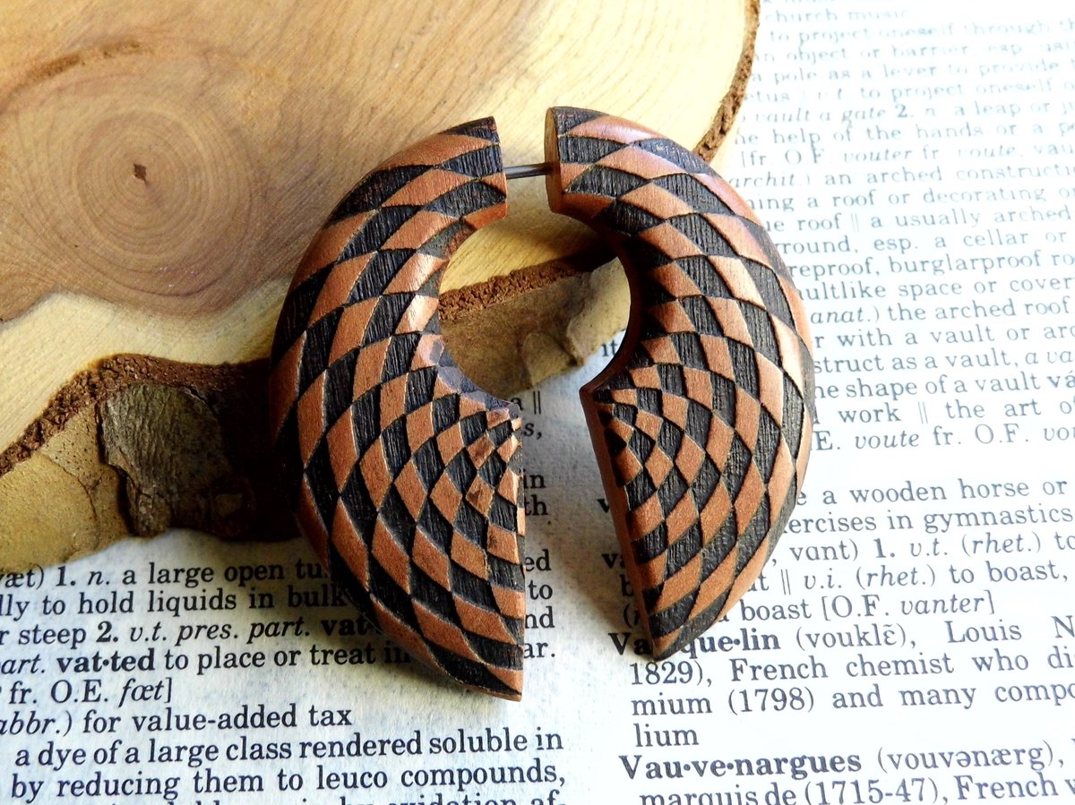 Extra Large Unisex Checked Faux Gauge Crescent