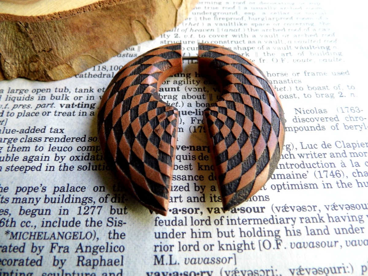 Extra Large Unisex Checked Faux Gauge Crescent