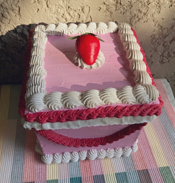 Image of Strawberry shortcake cake box