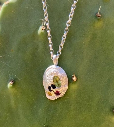 Embedded pendant oval