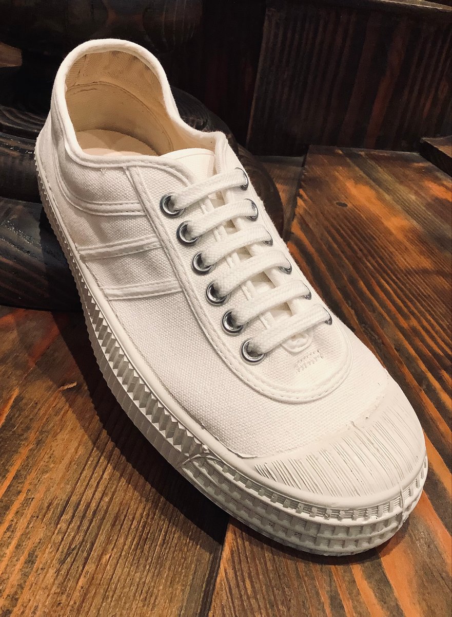 White PU synthetic leather canvas shoes