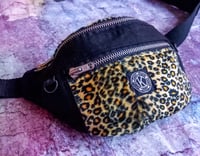Image 4 of HIP BAG "yellow leopard"