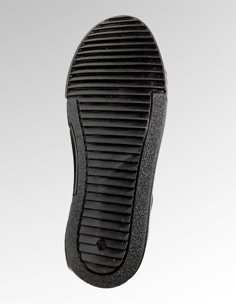 Tortola model 10 leather sneaker shoes made in Spain Image 4