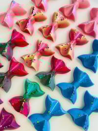 Large Bows