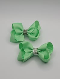 Image 3 of Green and Yellow Bows