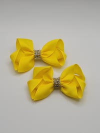 Image 2 of Green and Yellow Bows