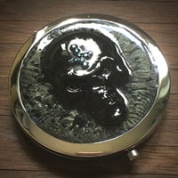 Image 1 of 3D Resin Skull Compact Handbag Mirror in Silver *ON SALE - WAS £30 NOW £15*